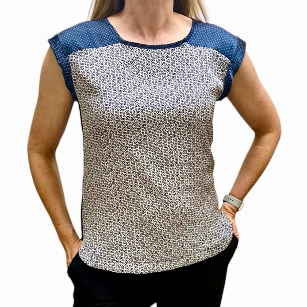 - Navy/Silver Print Sleeveless Mixed Media Blouse SZ M! EUC!